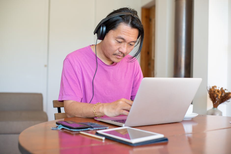 japanese man skin analyzer device home 40s technology (Photo by Kampus Production via Pexels)